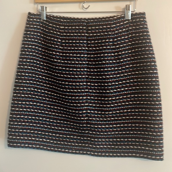LOFT tweed mini skirt - burgundy, black, while and blue size 10. Zipper closure - Picture 3 of 6